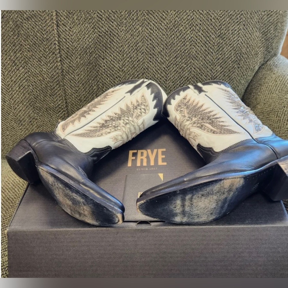 Women’s Frye Boots - Picture 2 of 3
